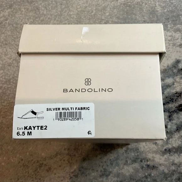 Bandolino Kayte 2 Silver Rhinestone Thong Sandals - Size 6.5 (NIB) - Picture 12 of 12